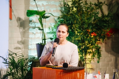 Bērnu klīniskās universitātes slimnīcas pārstāve prezentē pilotprojektu "Ievadei sagatavoto ordinēto medikamentu un devu aprēķina pārbaudes mehānisms pediatrijas pacientu drošības uzlabošanai"