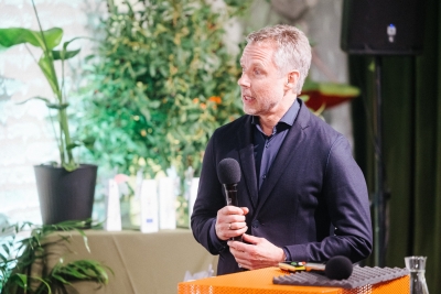 SIA "Gastro centrs" valdes priekšsēdētājs Ivars Tolmanis prezentē pilotprojektu