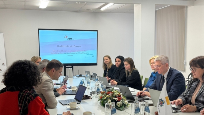 Meeting room with participants