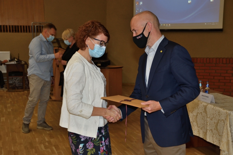  Par labiem Covid-19 vakcinācijas rādītājiem veselības ministrs godina vairākus Latgales ģimenes ārstus Par labiem Covid-19 vakcinācijas rādītājiem veselības ministrs godina vairākus Latgales ģimenes ārstus 
