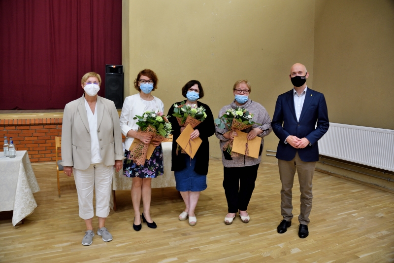 Par labiem Covid-19 vakcinācijas rādītājiem veselības ministrs godina vairākus Latgales ģimenes ārstus Par labiem Covid-19 vakcinācijas rādītājiem veselības ministrs godina vairākus Latgales ģimenes ārstus 