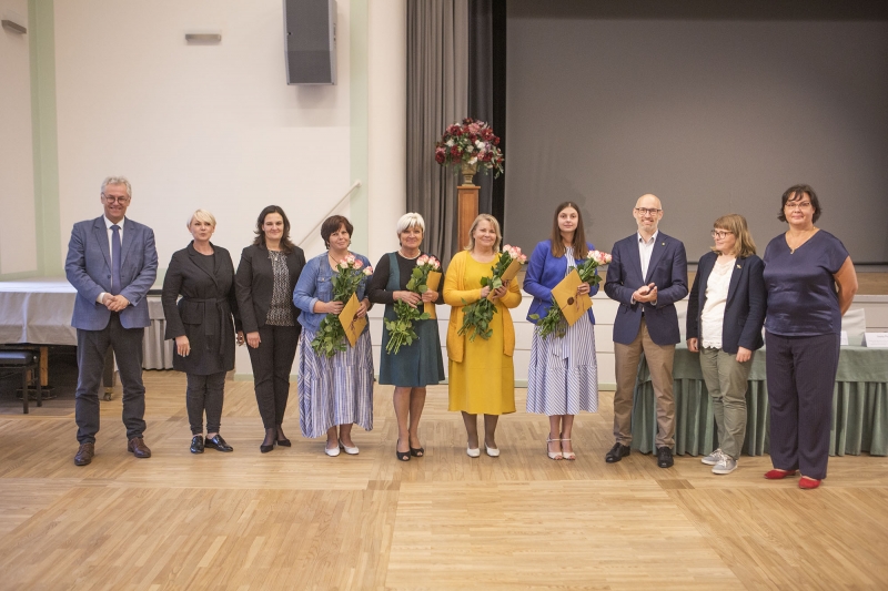 Par labiem Covid-19 vakcinācijas rādītājiem veselības ministrs godina vairākus Zemgales ģimenes ārstus