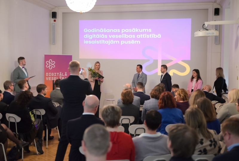 Pasniedz pateicības rakstus digitālās veselības attīstībā iesaistītajiem sadarbības partneriem  