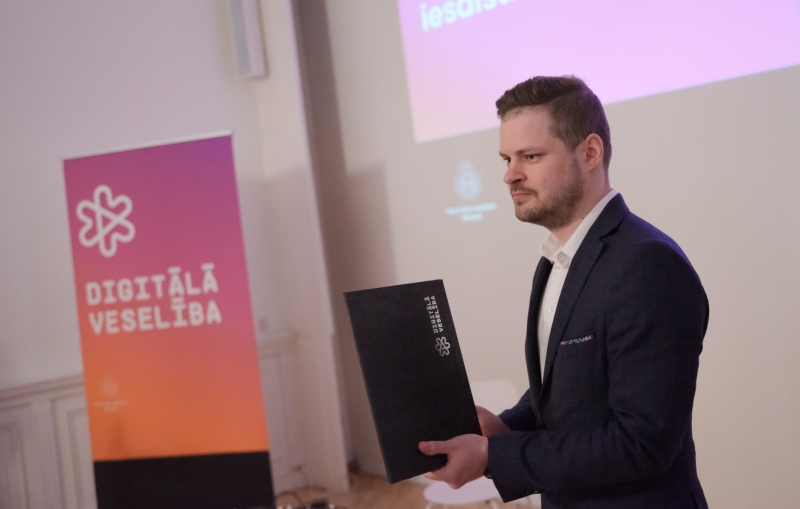 Pasniedz pateicības rakstus digitālās veselības attīstībā iesaistītajiem sadarbības partneriem  