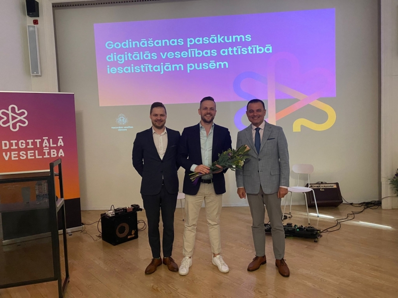 Pasniedz pateicības rakstus digitālās veselības attīstībā iesaistītajiem sadarbības partneriem  