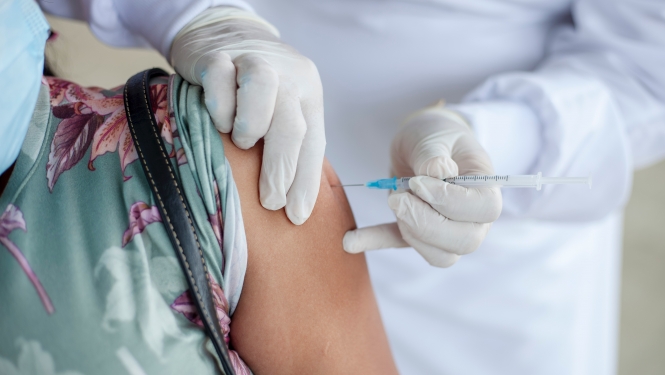 Vakcināciju pret Covid-19 varēs pabeigt arī ar cita ražotāja vakcīnu