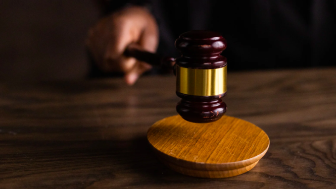 Tiesa noraida ģimenes ārstu prasību attiecībā uz  Nacionālā veselības dienesta piedāvāto jauno līgumu par valsts apmaksātu veselības aprūpes pakalpojumu sniegšanu