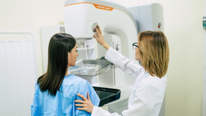 Pacientei tiek veikts mamogrāfijas izmeklējums