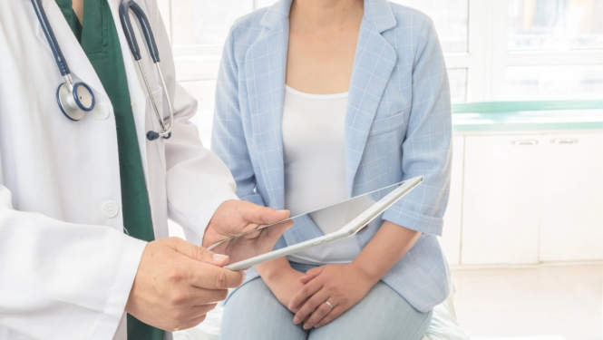 Uzlabos akūtas aprūpes pieejamību, ieviešot dežūrārstus universitātes klīnikās un paplašina atbalstu pacientiem ar medicīnisko uzturu