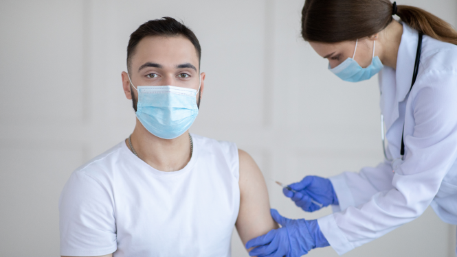 Latvijas iedzīvotāju vecumā 12+ primārās vakcinācijas aptvere sasniegusi 80%