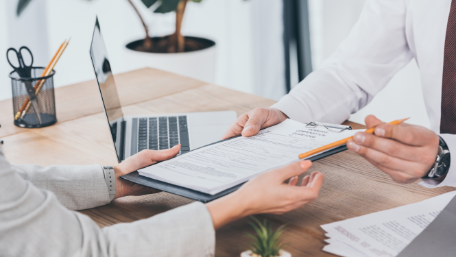 Apstiprina kārtību kompensāciju piešķiršanai smaga vai vidēji smaga vakcīnu pret Covid-19 blakusparādību izraisīta veselības kaitējuma gadījumos 