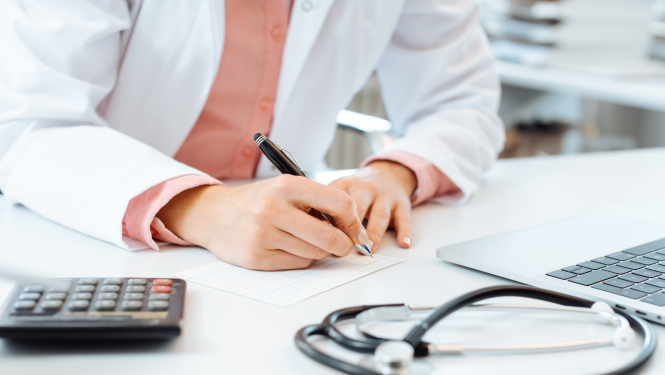 Par labiem Covid-19 vakcinācijas rādītājiem veselības ministrs godina  vairākus Zemgales ģimenes ārstus