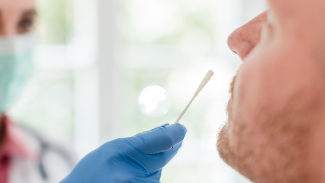 Covid-19 testēšanu pirms ambulatoriem pakalpojumiem turpinās pilotprojektu veidā