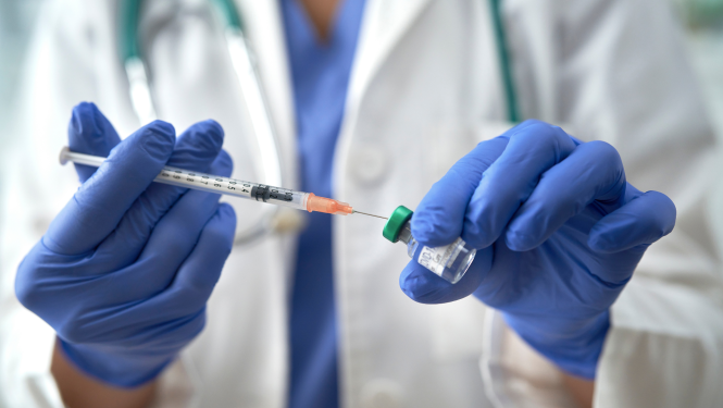 Šodien sākas balstvakcinācija pret Covid-19 iedzīvotājiem 50 + ar hroniskajām slimībām 