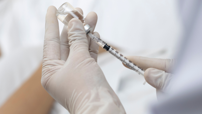 Latvija saņēmusi 201 240 Comirnaty vakcīnu ziedojumu no Lietuvas