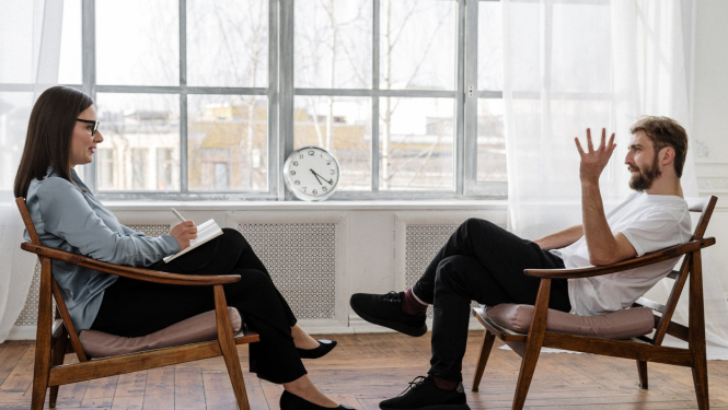 psihoterapeitus aicina pieteikties  valsts apmaksātu konsultāciju sniegšanai