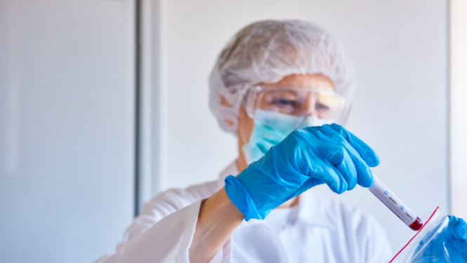 Covid-19 saslimšanas gadījumā vakcinācijas sertifikāta darbību apturēs uz septiņām dienām 