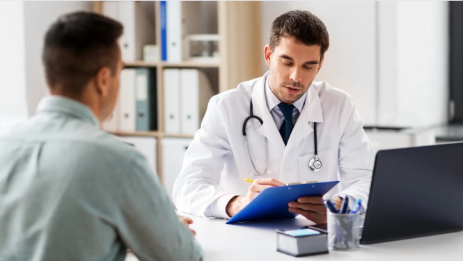 Ģimenes ārstam atvaļinājuma gadījumā jānodrošina, ka pacientam palīdzību sniedz cits ģimenes ārsts