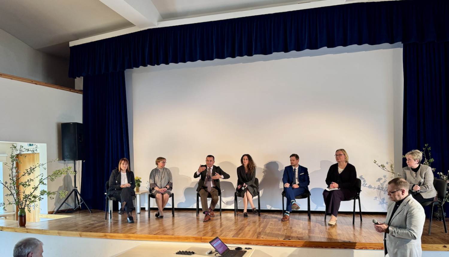 Kurzemē apbalvo ģimenes ārstus un diskutē par jauno speciālistu piesaisti