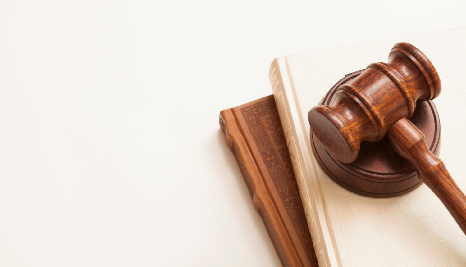 Tiesa noraida ģimenes ārstu prasību attiecībā uz Nacionālā veselības dienesta piedāvāto jauno pakalpojumu sniegšanas līgumu