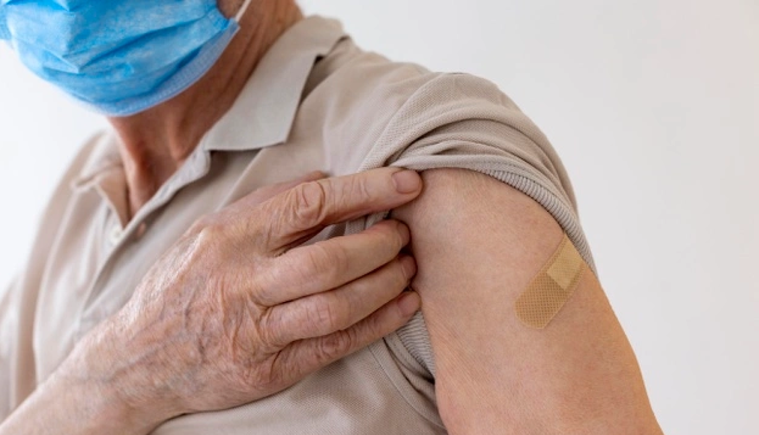 Vakcinācija Ziemassvētkos un gadumijas brīvdienās: izbraukuma vakcinācija un vakcinācijas punktu darba grafika izmaiņas svētku dienās