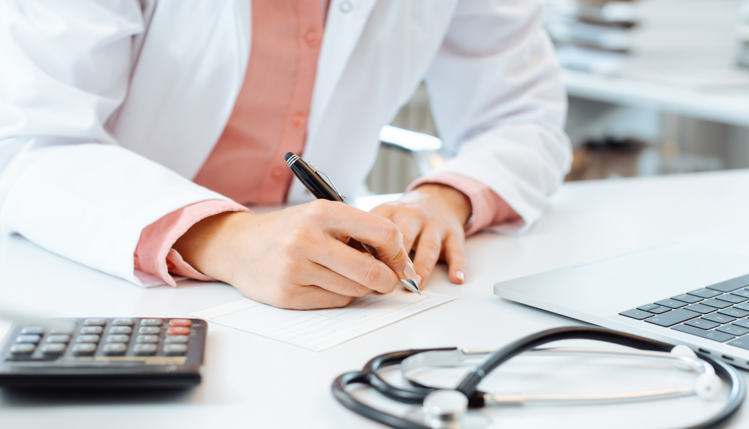 Par labiem Covid-19 vakcinācijas rādītājiem veselības ministrs godina  vairākus Zemgales ģimenes ārstus