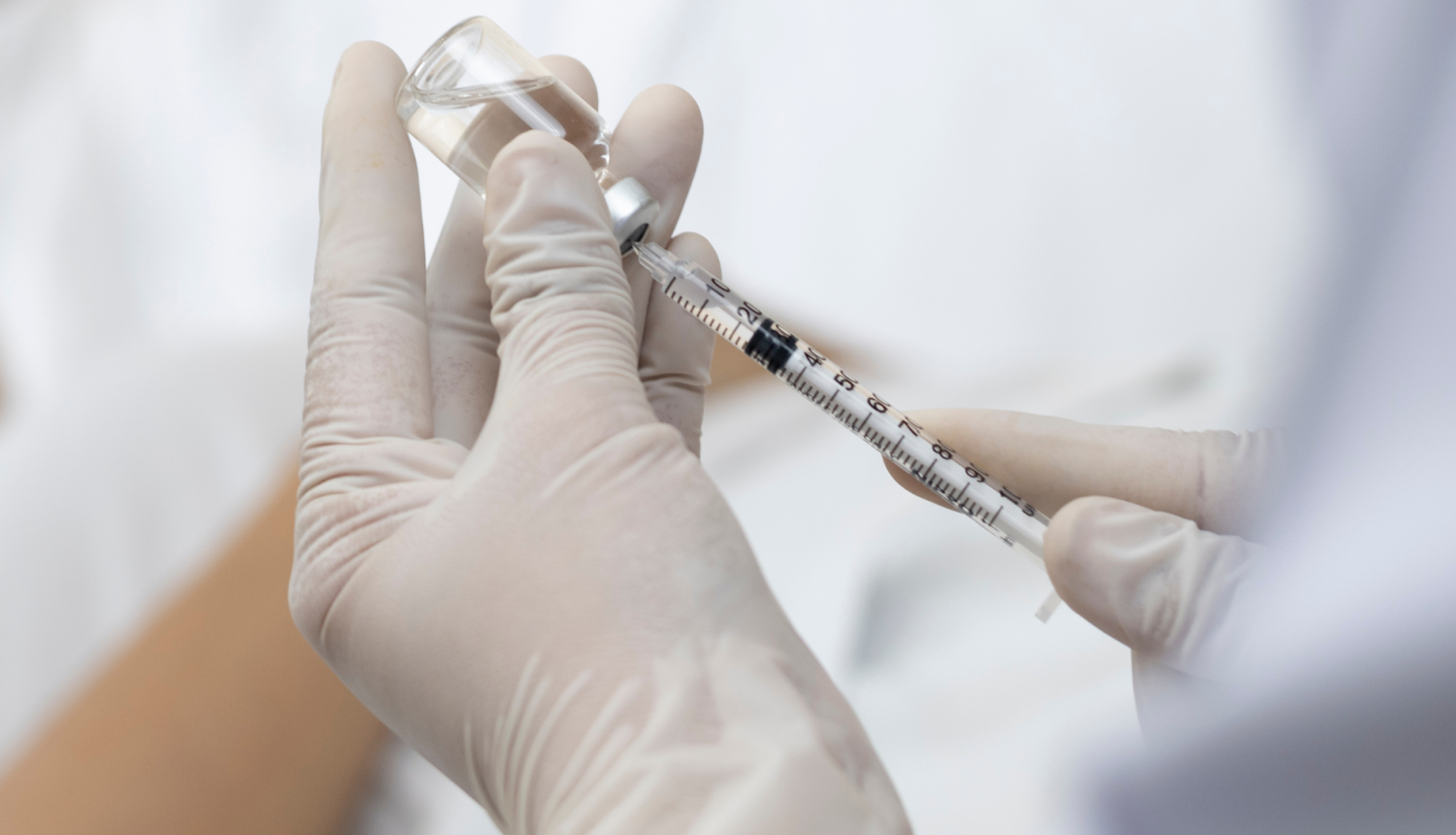 Latvija saņēmusi 201 240 Comirnaty vakcīnu ziedojumu no Lietuvas