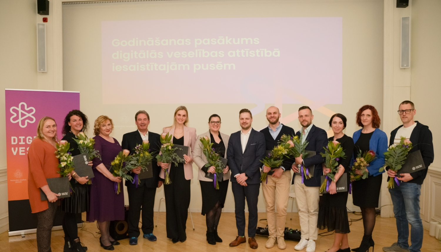 Pasniedz pateicības rakstus digitālās veselības attīstībā iesaistītajiem sadarbības partneriem  