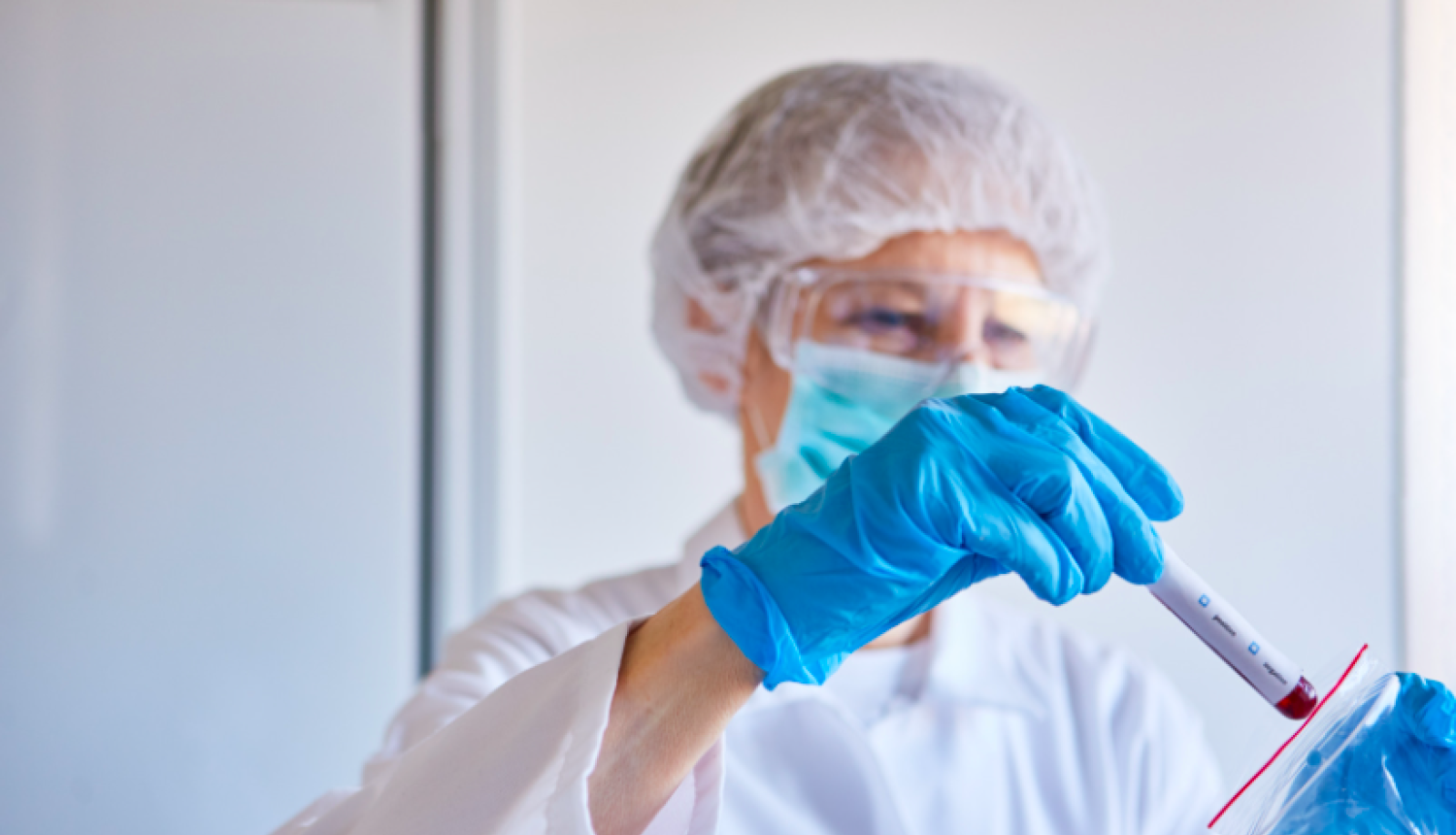 Covid-19 saslimšanas gadījumā vakcinācijas sertifikāta darbību apturēs uz septiņām dienām 