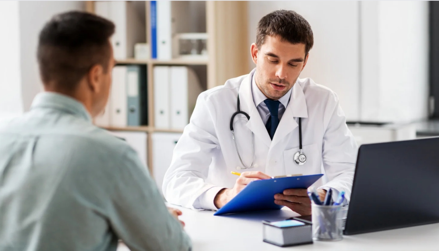 Ģimenes ārstam atvaļinājuma gadījumā jānodrošina, ka pacientam palīdzību sniedz cits ģimenes ārsts