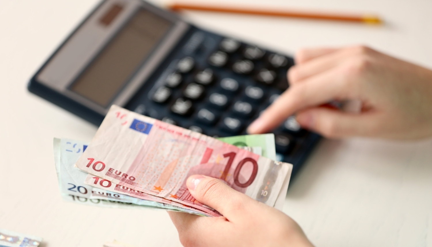 Slimnīcas saņems valsts finansējumu saskaņā ar noslēgto līgumu; pārstrāžu apmaksa netika solīta