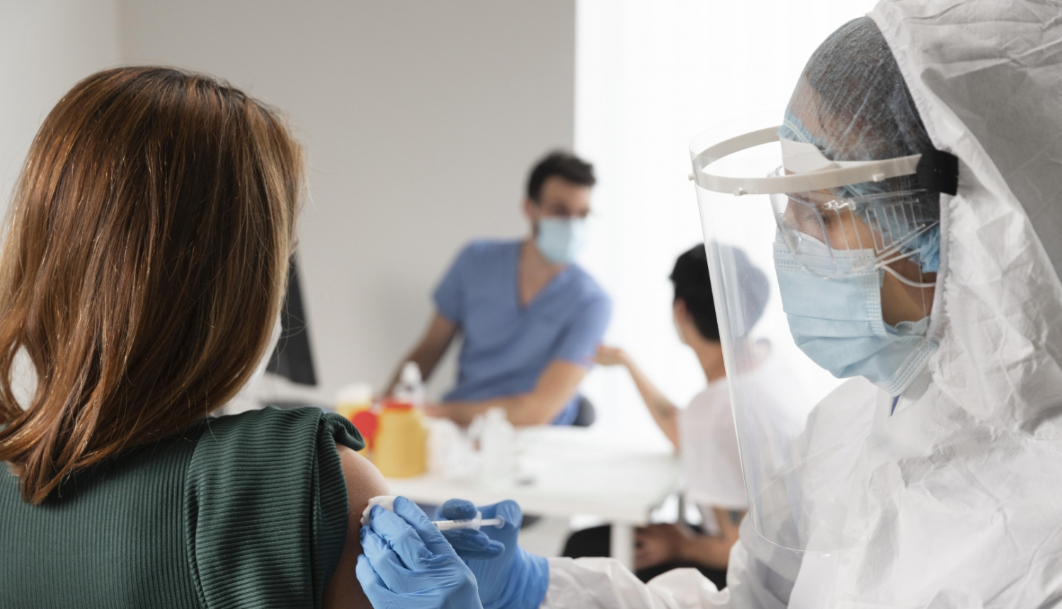 Šonedēļ sāk darboties vakcinācijas centri Balvos, Olainē, Dobelē, Valmierā un Līvānos