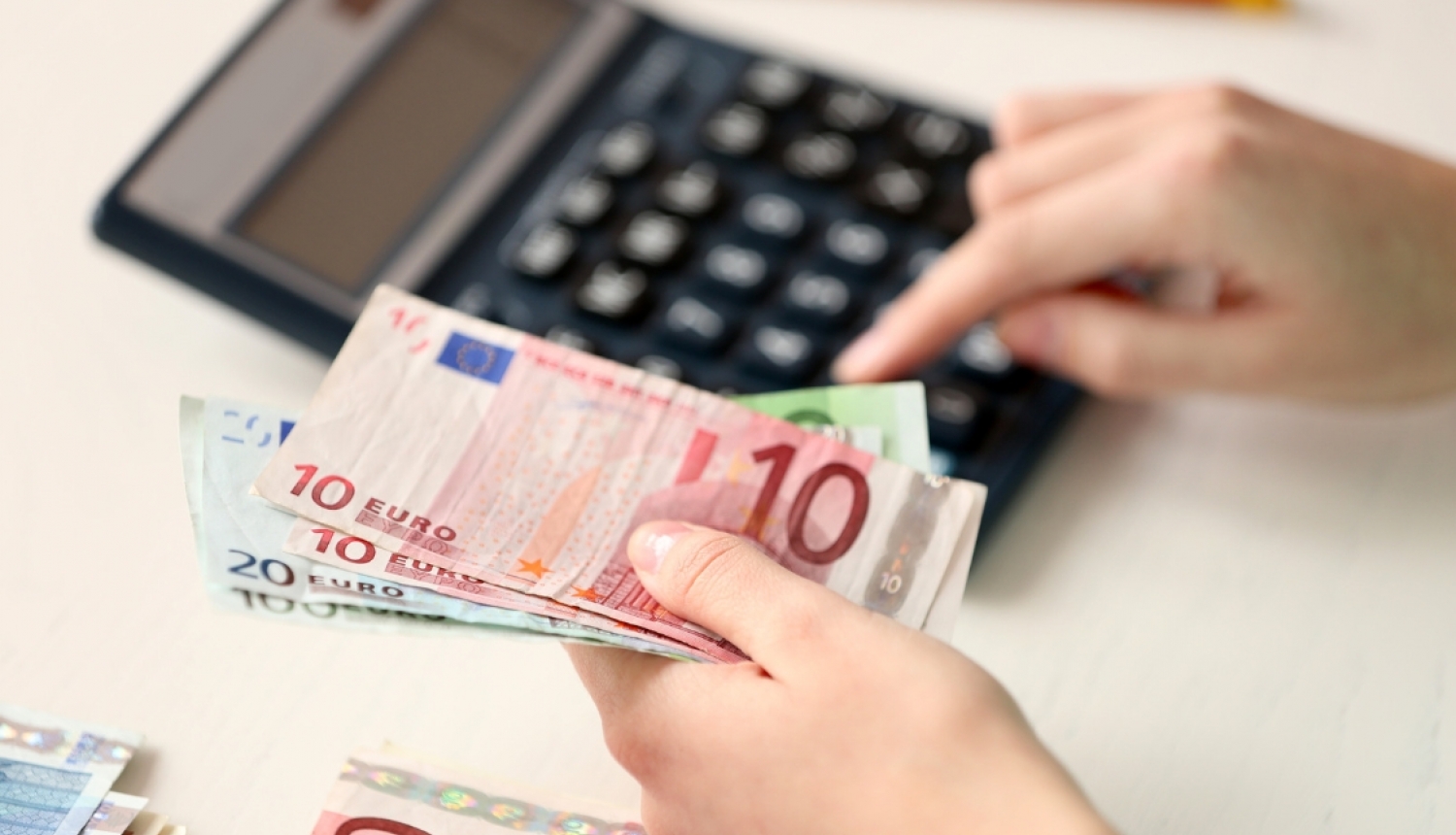 Slimnīcas saņems valsts finansējumu saskaņā ar noslēgto līgumu; pārstrāžu apmaksa netika solīta